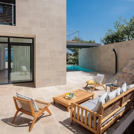 Unique 4-bedroom Sempervivum With Pool In Βίλα *