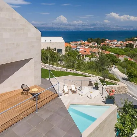 Unique 4-bedroom Sempervivum With Pool In *