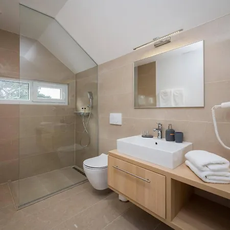 Βίλα Unique 4-bedroom Sempervivum With Pool In