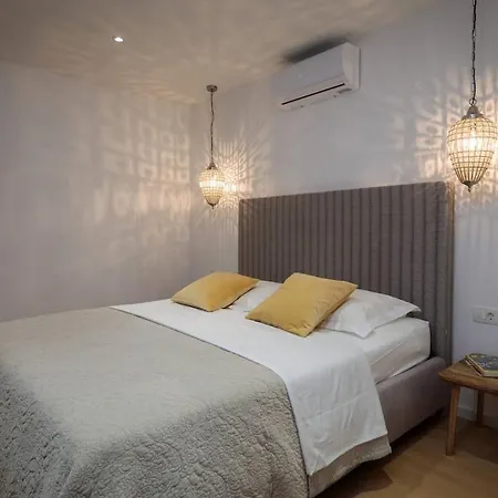 Unique 4-bedroom Sempervivum With Pool In 别墅 *