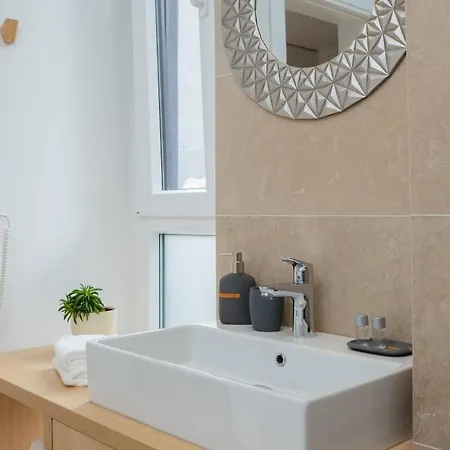 Βίλα Unique 4-bedroom Sempervivum With Pool In Sutivan