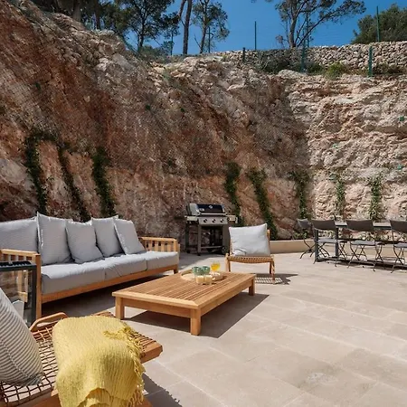 Unique 4-bedroom Sempervivum With Pool In 别墅