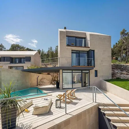 Unique 4-bedroom Sempervivum With Pool In 别墅 *