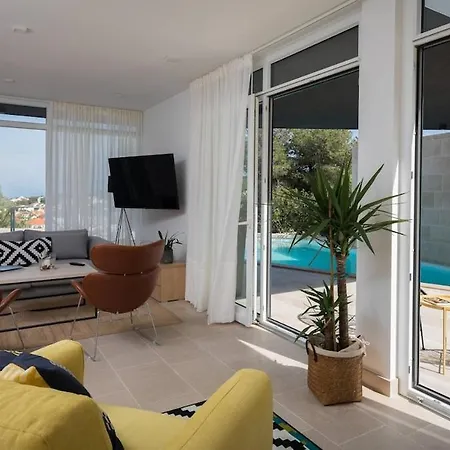 Unique 4-bedroom Sempervivum With Pool In