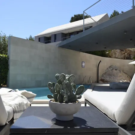 Unique 4-bedroom Sempervivum With Pool In Βίλα