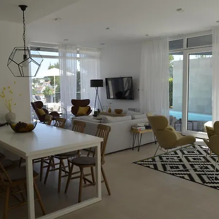 Unique 4-bedroom Sempervivum With Pool In Βίλα Sutivan