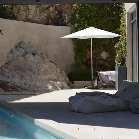 Unique 4-bedroom Sempervivum With Pool In *