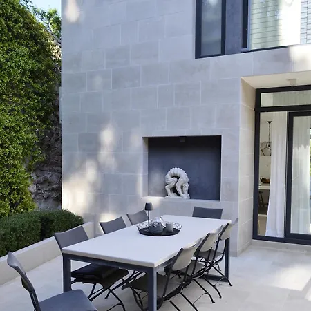 Βίλα Unique 4-bedroom Sempervivum With Pool In