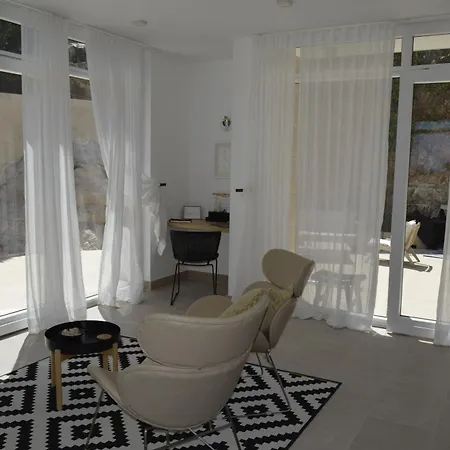 Unique 4-bedroom Sempervivum With Pool In Βίλα *