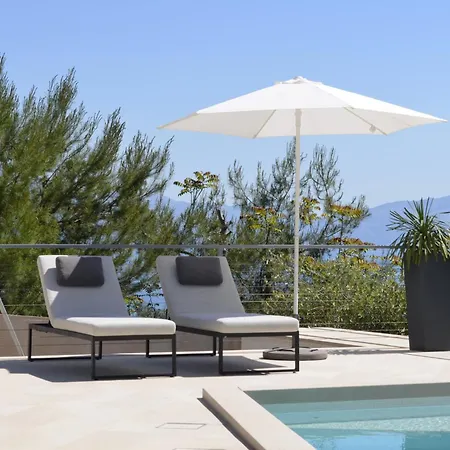 Unique 4-bedroom Sempervivum With Pool In * Sutivan