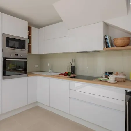 Unique 4-bedroom Sempervivum With Pool In Vila Sutivan