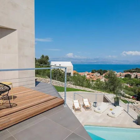 Villa Unique 4-bedroom Sempervivum With Pool In Sutivan