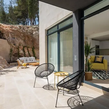 Villa Unique 4-bedroom Sempervivum With Pool In *