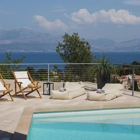 Vila Unique 4-bedroom Sempervivum With Pool In